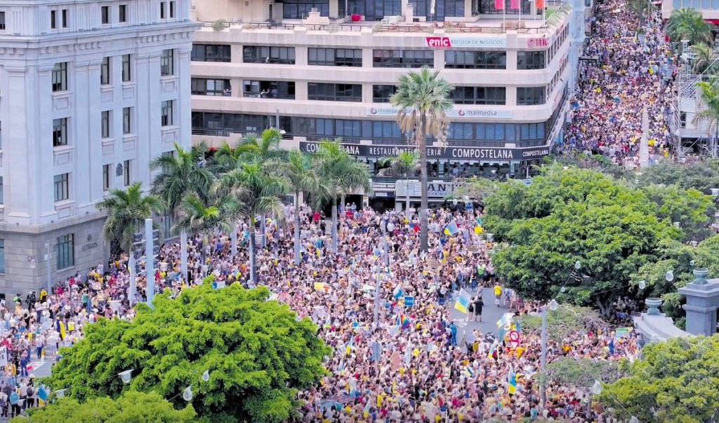 60.000 Einwohner protestieren auf den Kanarischen Inseln gegen das Tourismusmodell