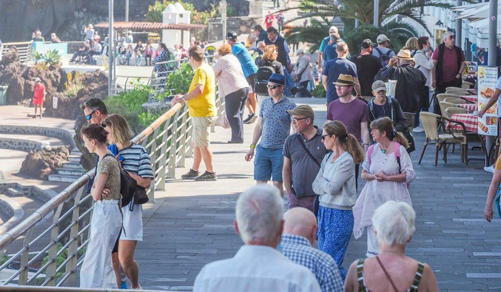 Touristen fragen nach der Reisesicherheit auf Teneriffa, so Ashotel